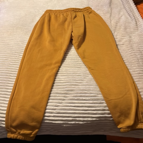 Bobbie Brooks Gold/ Yellow Sweats for Women. Size L. - Picture 2 of 4